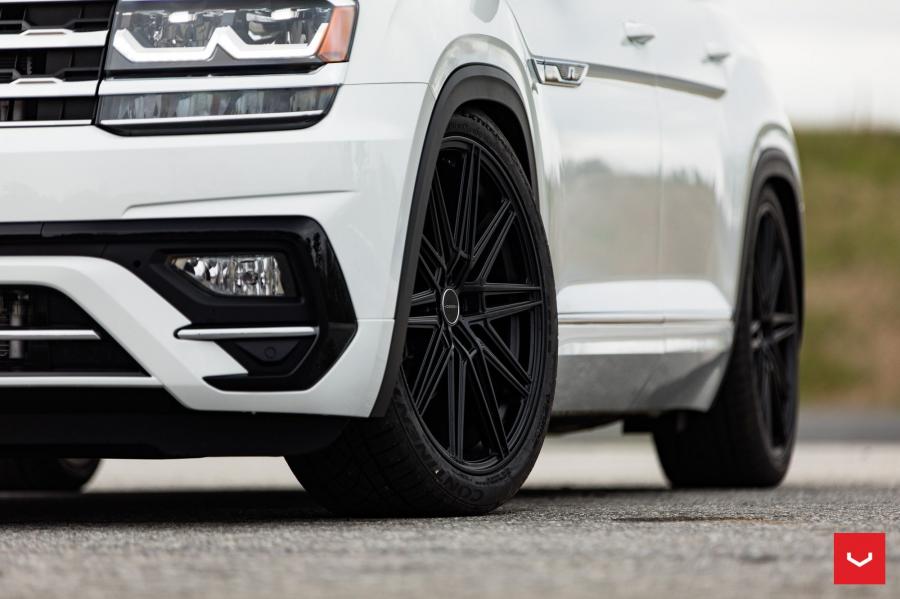Детали экстерьера Volkswagen Atlas R-Line on Vossen Wheels (CV10) 2019 года  (фото 2 из 53)